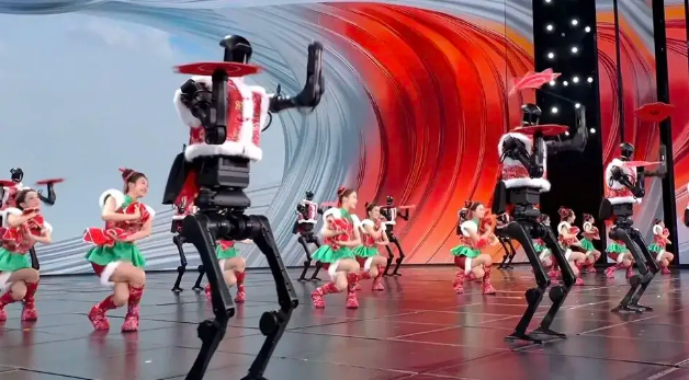 这个春节，机器人疯狂打工 